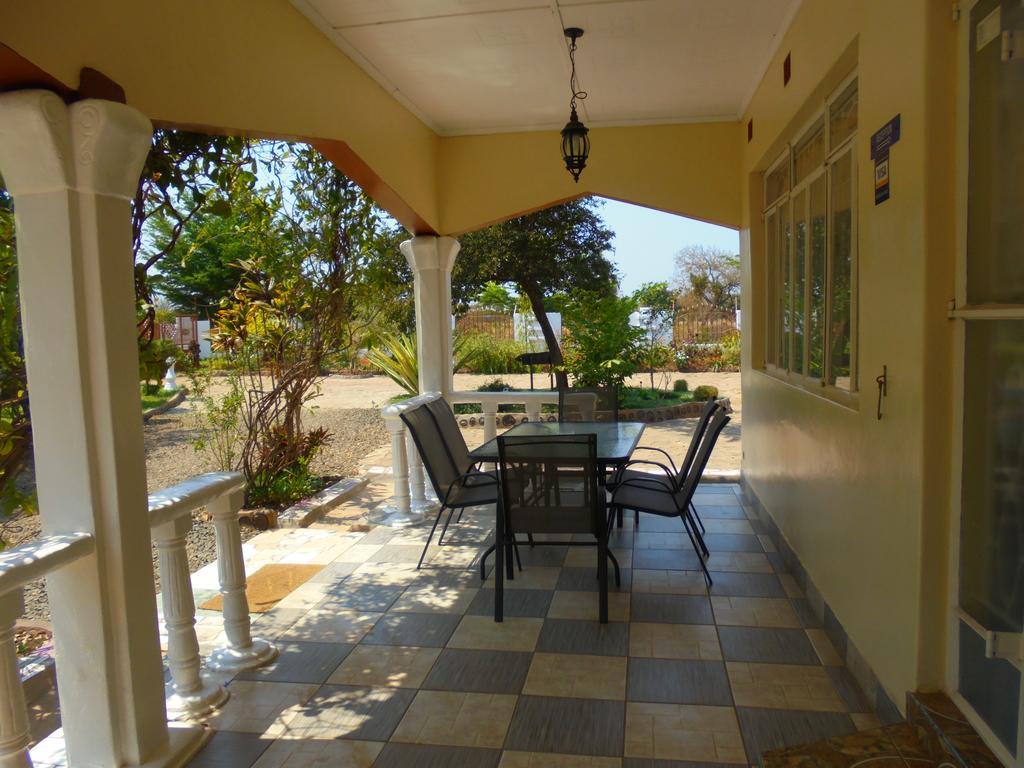 White Rose Lodge Лівінґстон Екстер'єр фото