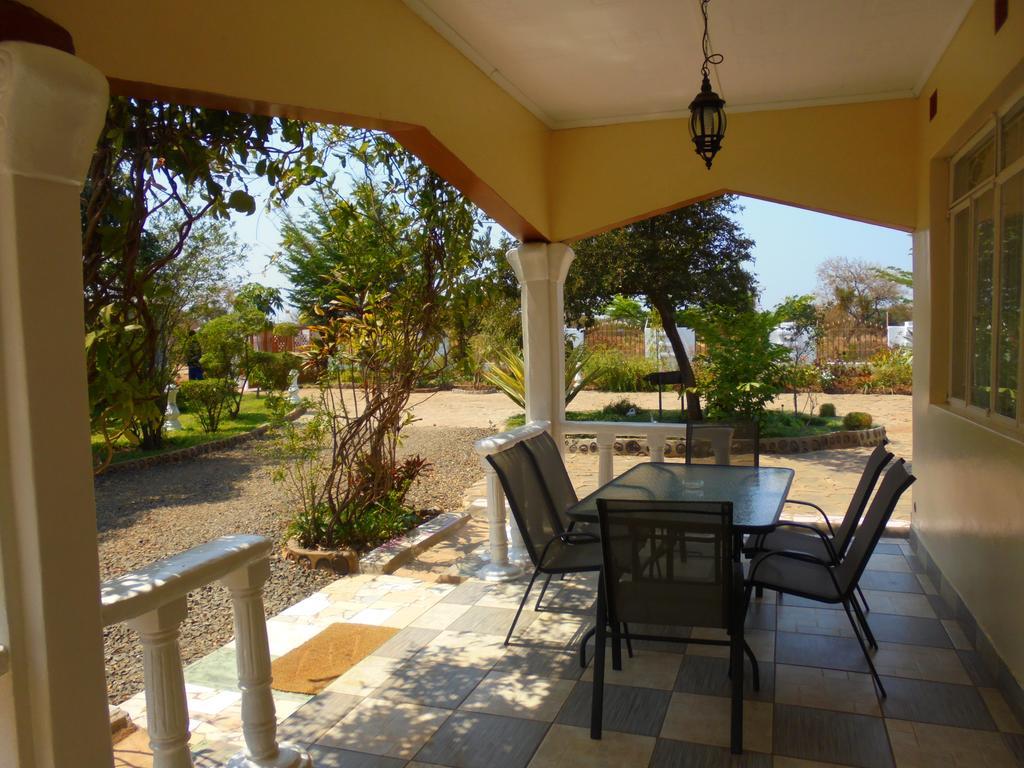 White Rose Lodge Лівінґстон Екстер'єр фото
