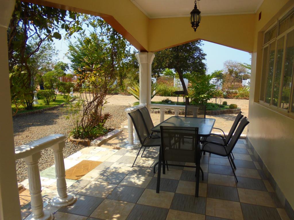White Rose Lodge Лівінґстон Екстер'єр фото