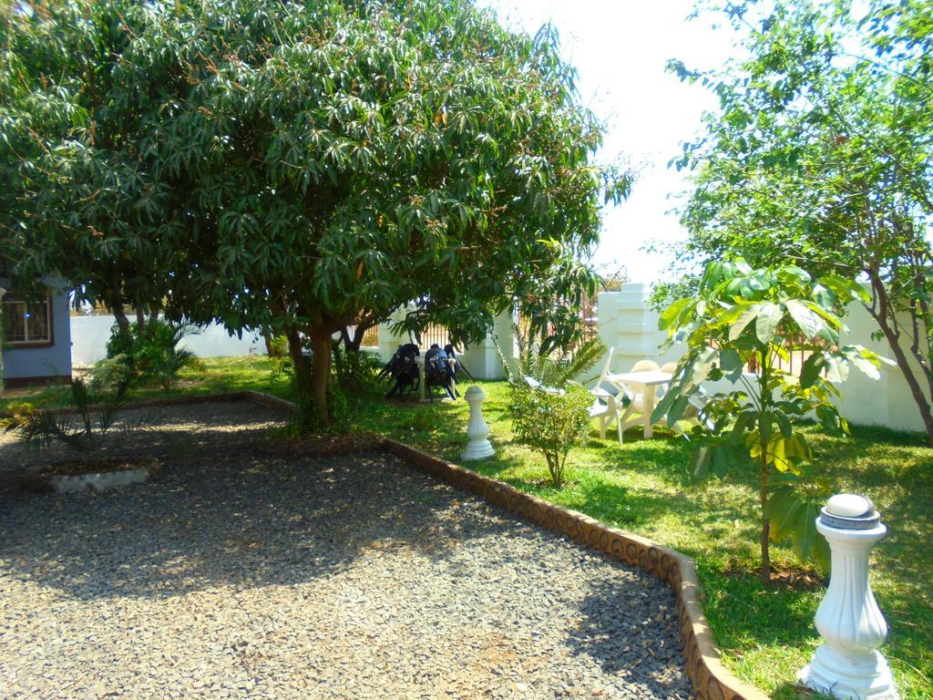 White Rose Lodge Лівінґстон Екстер'єр фото